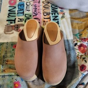 BRYR Chonk Leather Clogs, Size 8